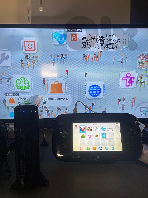 vintage wii no issues comes with extra free bag and a mario cart