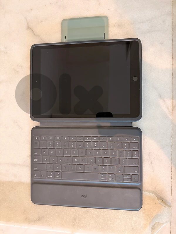 Ipad - 8th Generation - 32GB WITH COVER