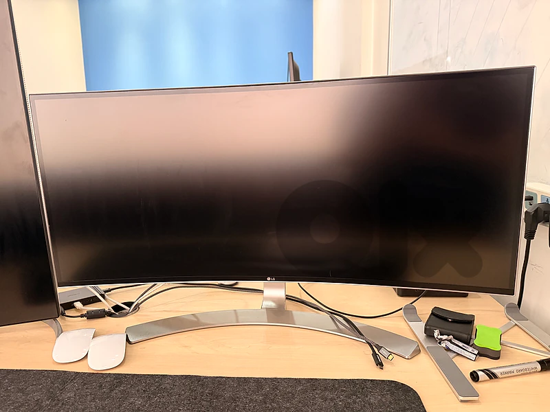 34-inch curved UltraWide IPS monitor