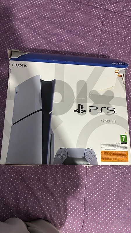 playstation 5 with two original controllers and Fifa 25 barely used