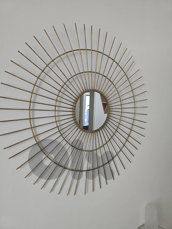 Gold Sunburst Wall Mirror – Modern Decorative Accent