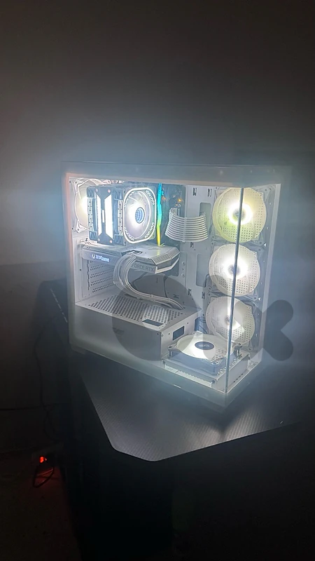 full white gaming case