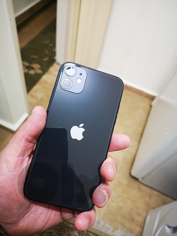 i Phone 11  ( 128 Gb Memory) used like New