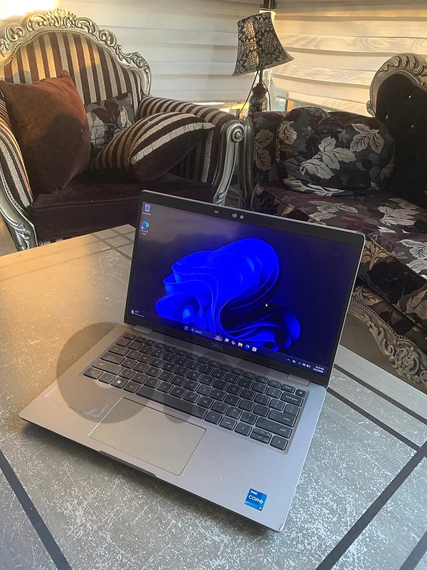 Dell Core i7-1185G7 16gb ram 256gb ssd Touchscren Dell Core i7-1185G7 16gb ram 256gb ssd Touchscren