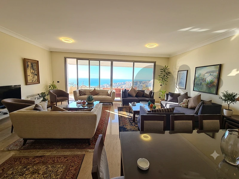 Luxury Apartment with Panoramic Views In Mtaylebشقة فاخرة بمساحة 260 م