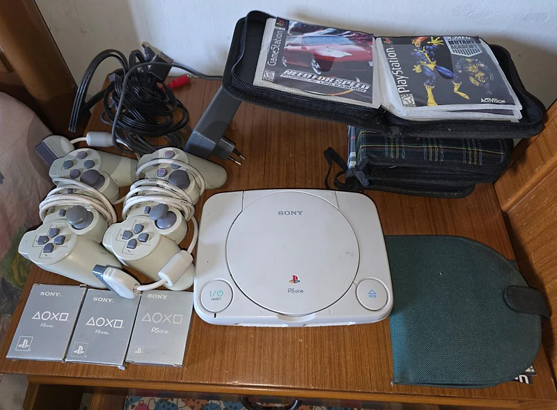 sony ps1 console