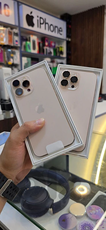 Iphone 16 pro max 256 gb like new 0 scratches