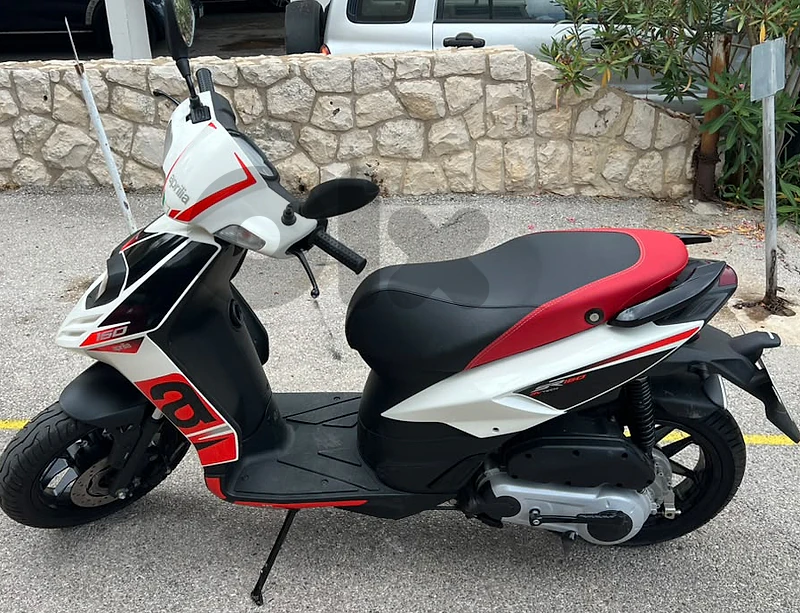 APRILIA 150 motorcycle very low mileage like new APRILIA 150 motorcycle very low mileage like new