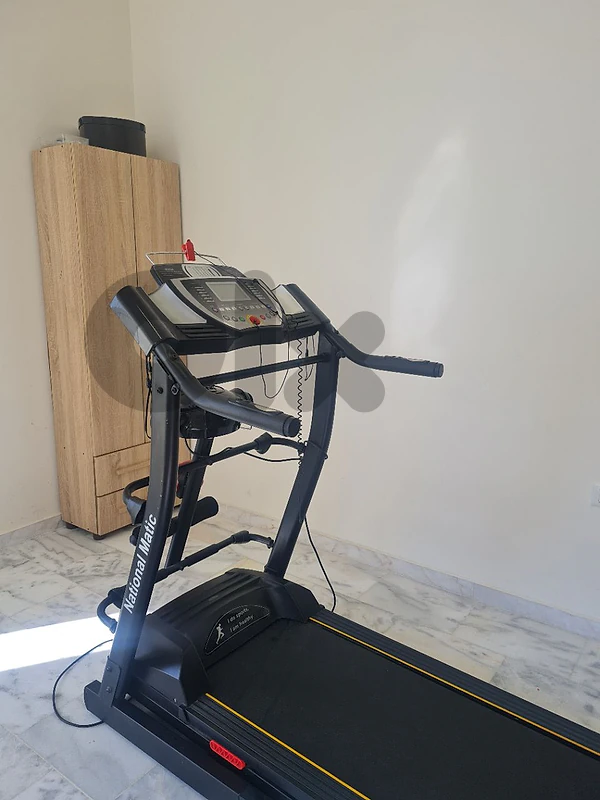 جهاز مشي (Treadmill) مميز مع بلوتوث، وأوزان  "national matic"