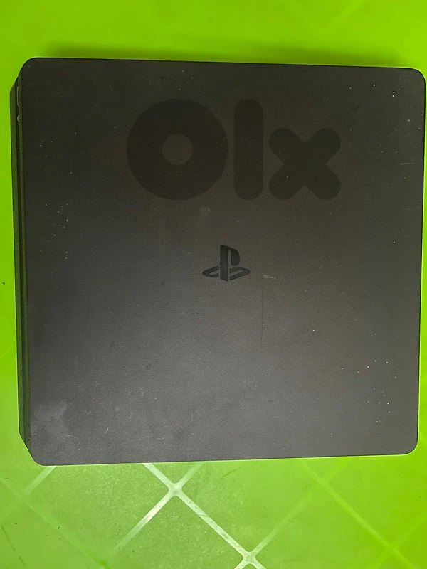 PS4 Slim 500GB + 2 controllers – Like New – Never had issues