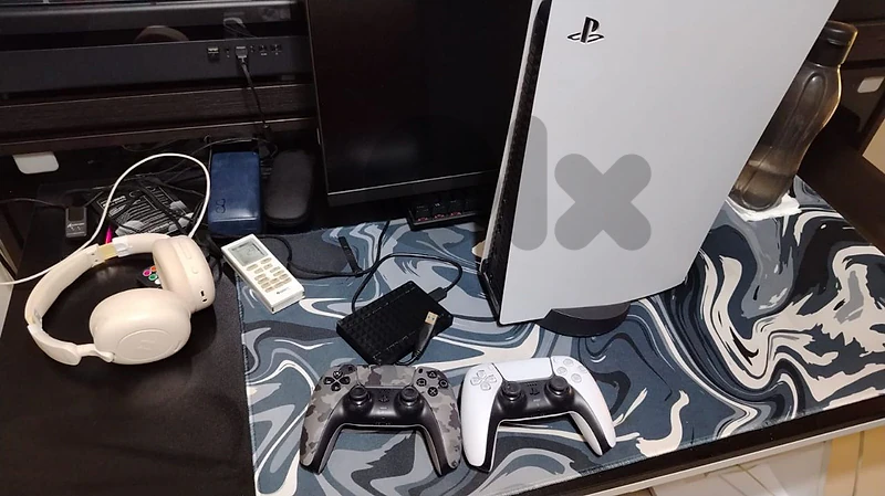 ps5 fat with two controllers