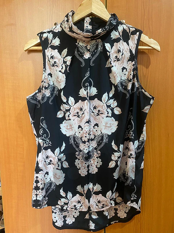 Thrift Used Pre-owned women clothes
