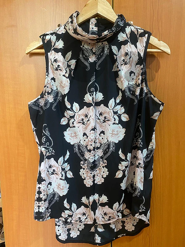 Thrift Used Pre-owned women clothes