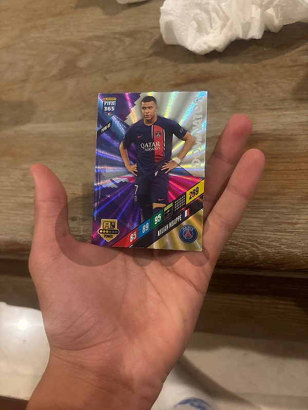 Panini FIFA 365 2024 - Kylian Mbappe Dominator PSG (#POW 48)
