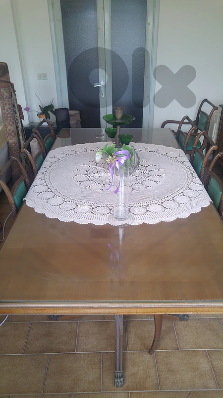 A vendre; table a manger - 10 chaises