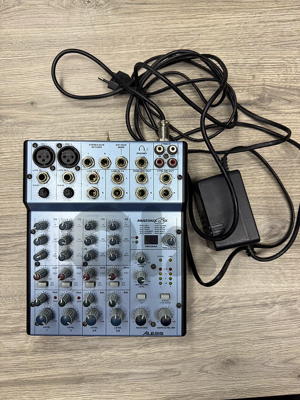Alesis Multimix 8 USB FX mixer