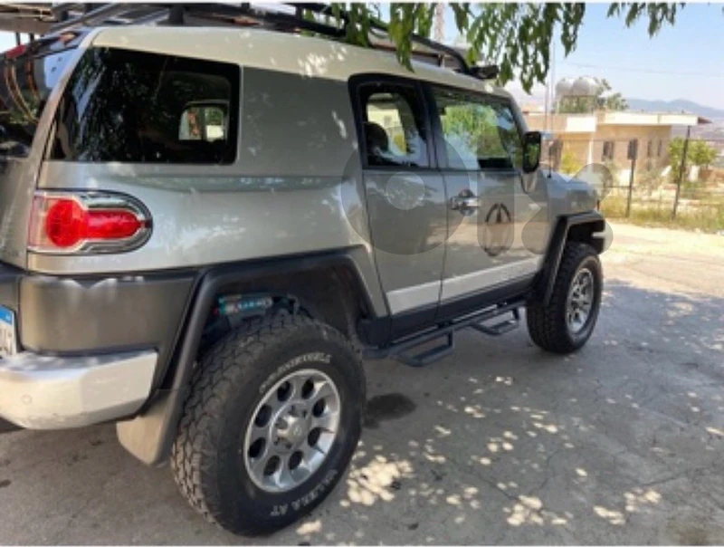Toyota FJ Cruiser 2011