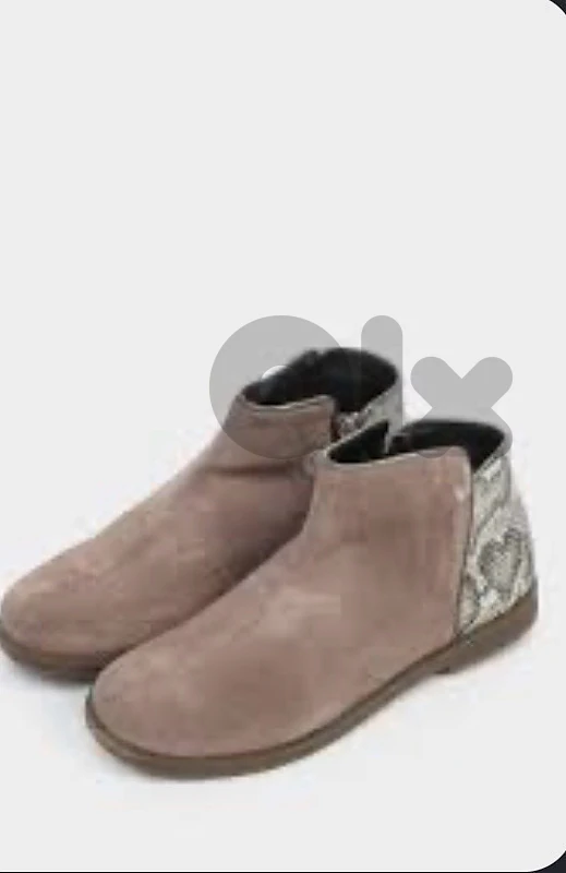 Geox Women’s Beige Ankle Boots(size 34)