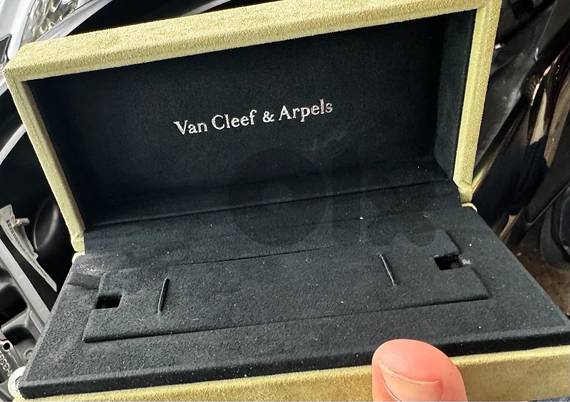 uesd box bracelet van cleef original 30$