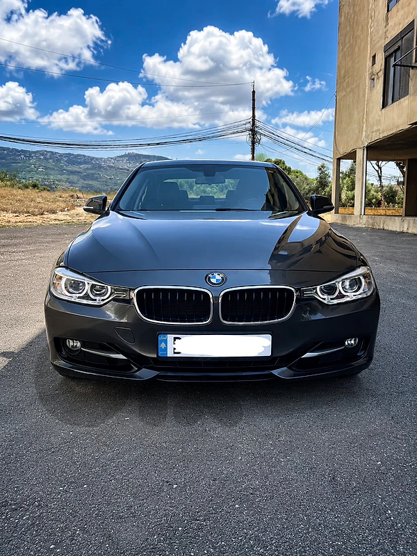 BMW 320i (company source)(like brand new)
