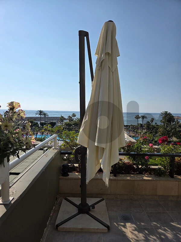 3 x 3 Outdoor Umbrella new