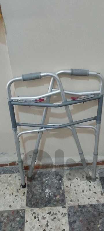 مشايتين للكبار بالسن(walkers) للبيع - طرابلس. السعر 50$ الجوز.