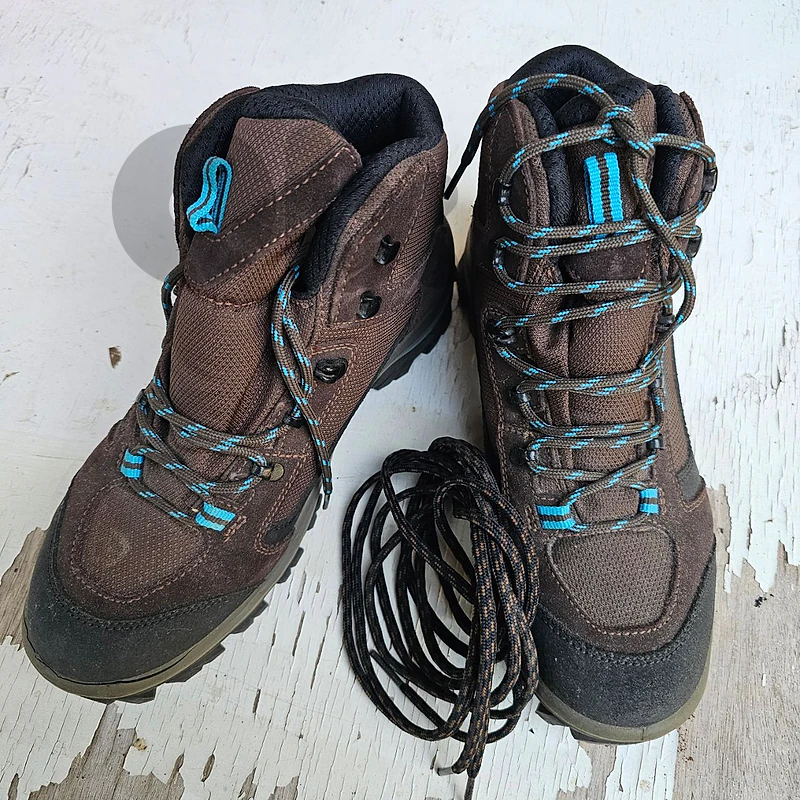 Decathlon woman trekking shoes 41