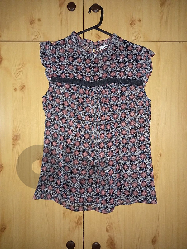 patterned high-neck sleepless blouse - size 42