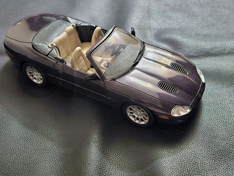 Diecast jaguar XK 1/8