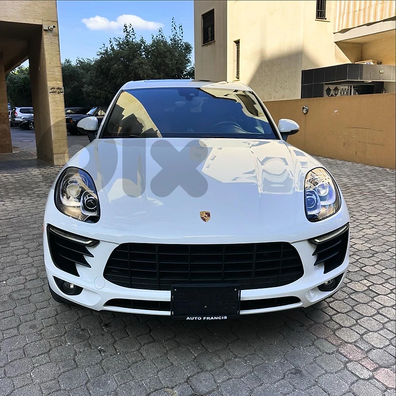 Porsche Macan S 2018 white on red (clean carfax-48000 miles)