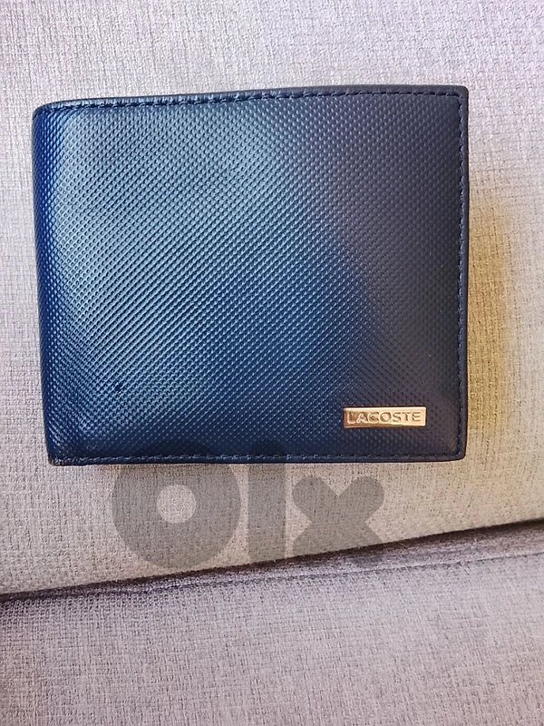 dark bleu leather Lacoste wallet in very good condition