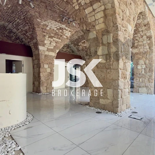 L21808 Corner Showroom/Shop For Rent in Achrafieh, Sassine