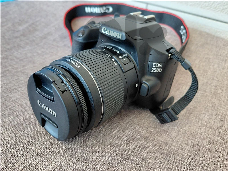 Canon EOS 250D DSLR Camera + EF-S 18-55mm IS STM Lens | Like New