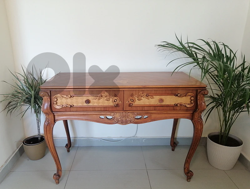 طاولة مكتب / زينة سعر مخفض ونهائي 250$