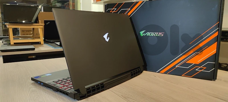 Aorus 5 se4 used like new