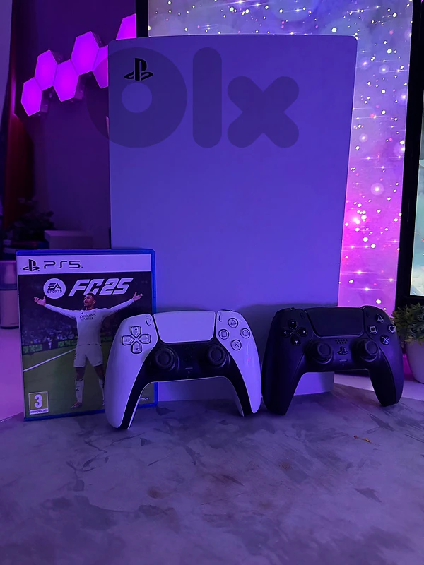 PS5 EUROPE + 2 ORIGINAL CONTROLLER + 1 CD USED LIKE NEW