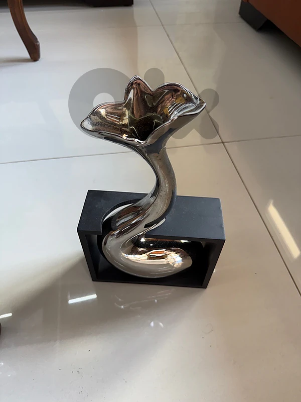 1 vase