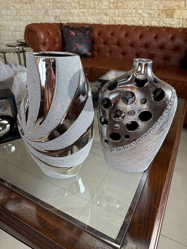 2 vases