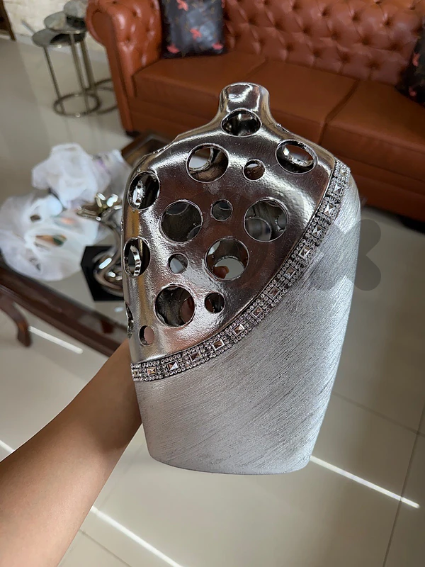 1 vase