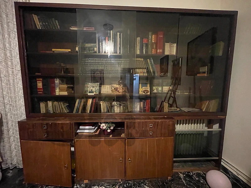 bookshelf