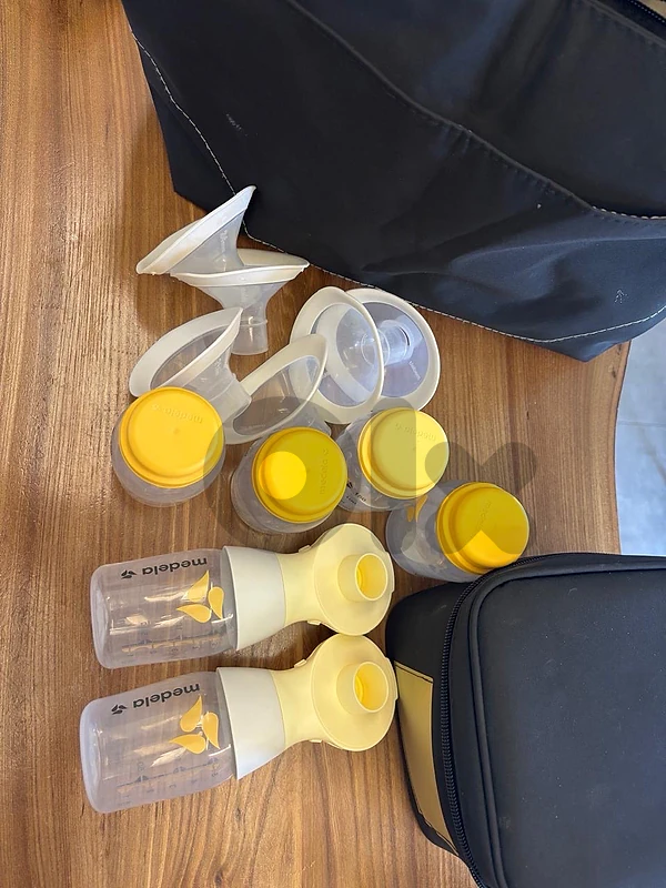 Medela freestyle double pump with expression bustier