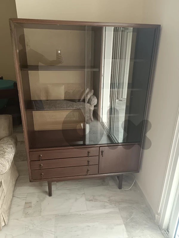 sideboard vitrine