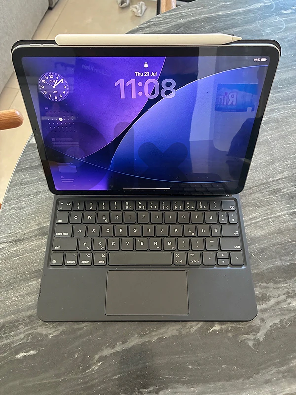 ipad pro 11” m2