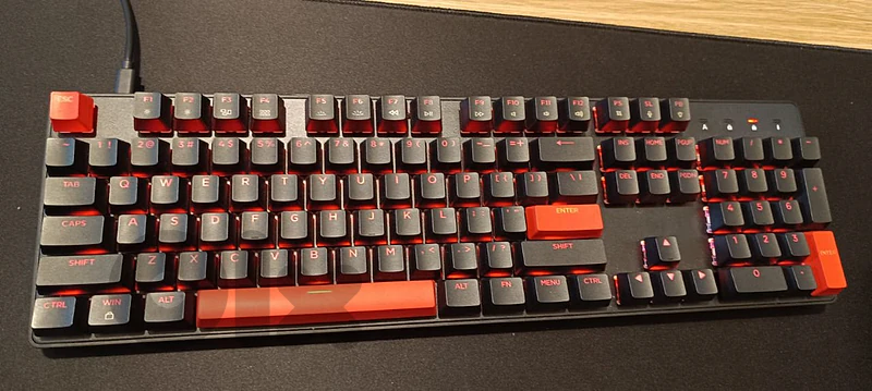 keychron lemokey x2 full size mechanical keyboard & hyperX XL mousepad