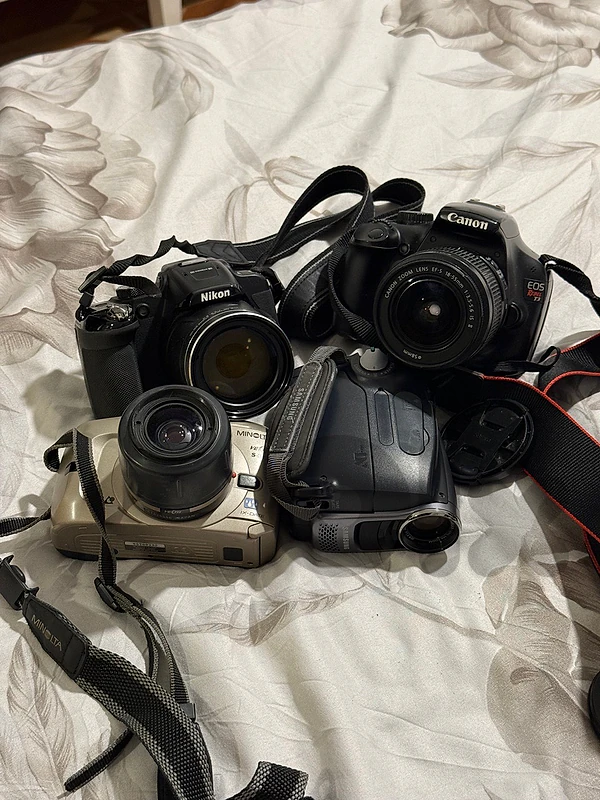 مجموعة كاميرات Cameras