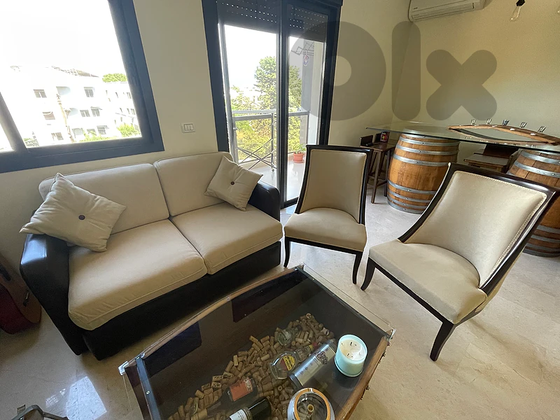 1 sofa 2 chairs like new