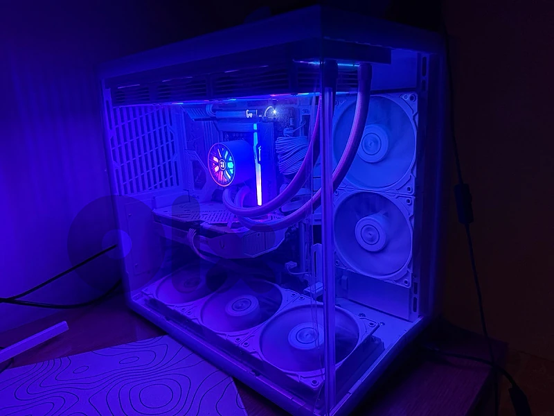 White Gaming PC RTX 5060 Ti 16GB Intel Core Ultra 5 245KF