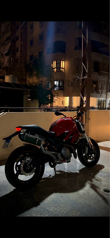 Ducati monster 696