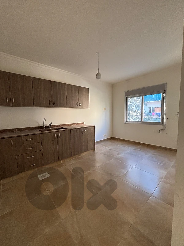 Office for Rent in Ain El Remmaneh-MQZA005-مكتب للإيجار في عين الرمانة