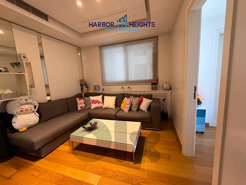 Apartment for Sale in Ain Al Tineh - شقة فاخرة للبيع في عين التينة